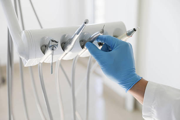 Professional Tooth Extraction technician working in Hillsboro, IL
